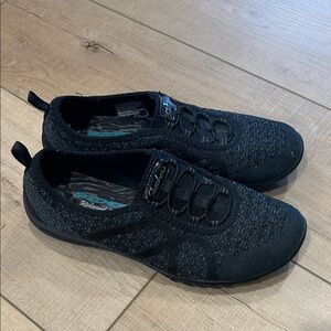 Skechers women's  Black Knit Slip-On Sneakers size 7